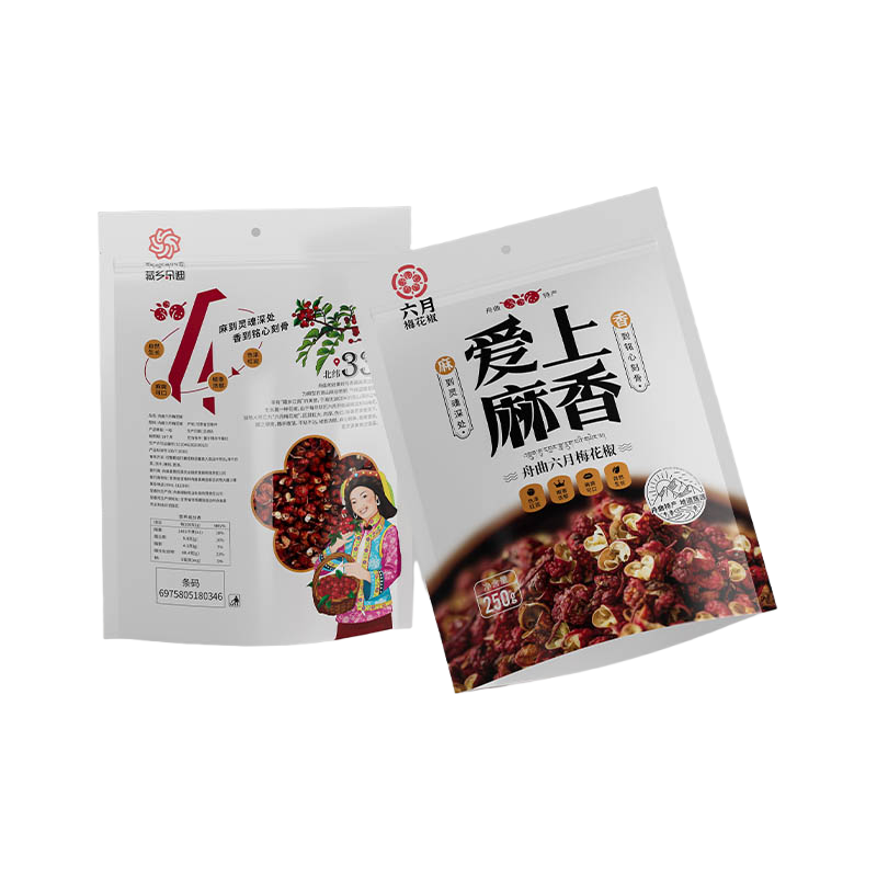 When packaging liquid products, how should the edge seal structure of a three-side seal bag be designed to prevent leakage?